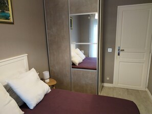 3 bedrooms, iron/ironing board, free WiFi