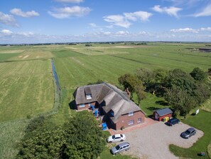 Exterior - 5 star apartment under thatch in a quiet location with a unique view (Pellworm)