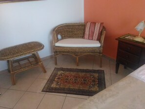 2 habitaciones, tabla de planchar con plancha, wifi y ropa de cama