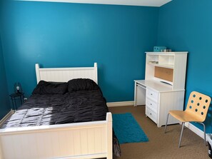 5 bedrooms, WiFi, bed sheets