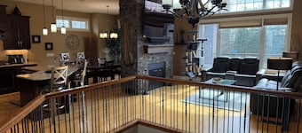 Sylvan Lake Executive Home, 5 minutters gang fra stranden