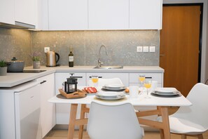 Fridge, coffee/tea maker, cookware/dishes/utensils