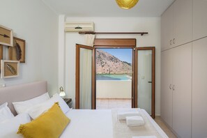 2 bedrooms, in-room safe, iron/ironing board, free WiFi