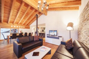 Fernseher, Kamin, DVD-Player, Tischtennisplatte