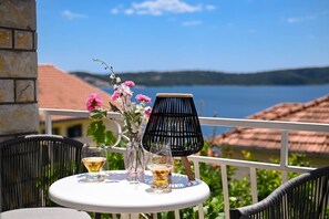 Outdoor dining - Apartment in Trogir with Seaview, Balcony, Air condition, WIFI (3459-1) (Trogir)