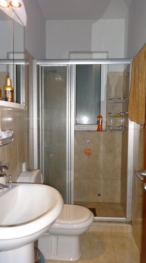 花灑/浴缸組合、風筒、提供毛巾、番梘