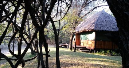Zambezi-joen Yksityinen Serviced Omaruokailu Chalets & Camp Site