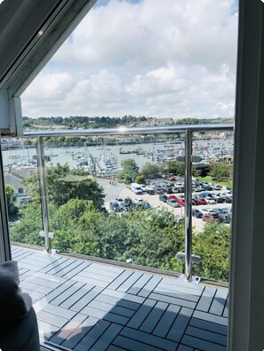 Interior - The Loft: Amazing views, parking & fantastic location! (Kingswear)