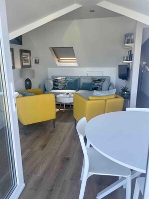 Interior - The Loft: Amazing views, parking & fantastic location! (Kingswear)