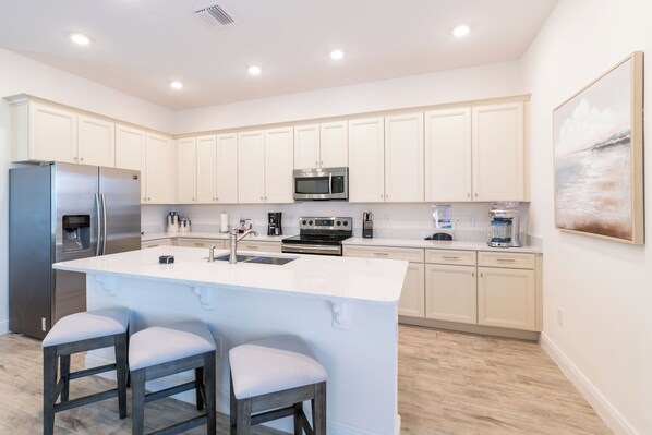 Kühlschrank, Ofen, Herdplatte, Geschirrspüler