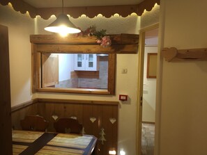 Dining - Chamonix center apartment, panoramic view of Mont Blanc, emotional shower (Chamonix-Mont-Blanc)