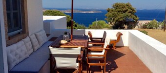 Traditional villa in Hora with sea view to the Aegean 