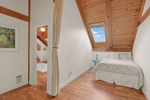 5 slaapkamers, een strijkplank/strijkijzer, reisbedje, wifi