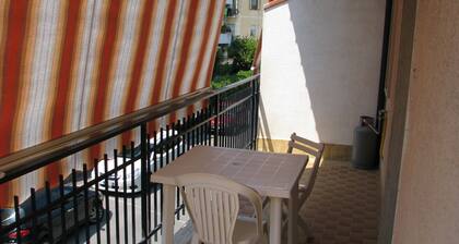 A 200 m de la gran estudio playa (uno-roomed) con 4 camas