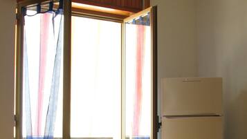 1 bedroom, bed sheets