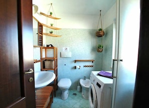 Doccia, asciugacapelli, bidet, asciugamani