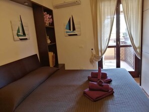 1 habitación, tabla de planchar con plancha, wifi gratis y ropa de cama 