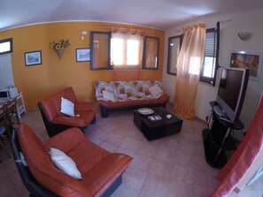 Televisión, reproductor de DVD, estéreo