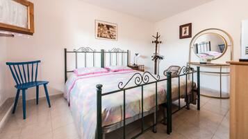 1 Schlafzimmer, Reisekinderbett