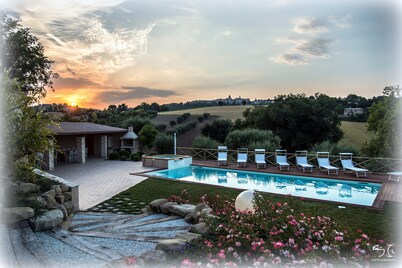 AGRITURISMO IL MELOGRANO: Matthew apartment with pool and beautiful garden
