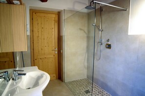 Bidet, serviettes fournies