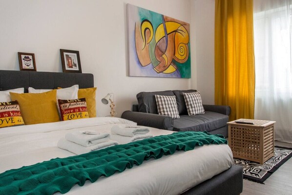 1 habitación, escritorio, tabla de planchar con plancha y wifi 
