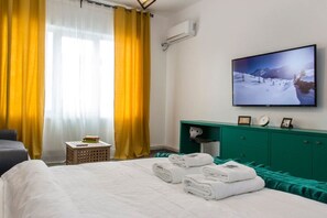 1 bedroom, desk, iron/ironing board, WiFi