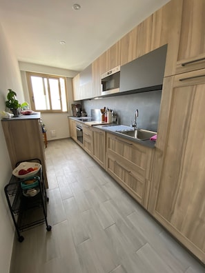 Réfrigérateur, micro-ondes, four, lave-vaisselle