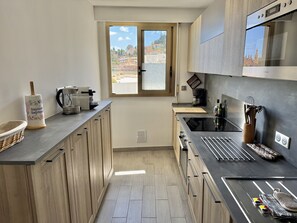 Kühlschrank, Mikrowelle, Ofen, Geschirrspüler