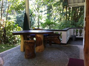 Outdoor dining - Garden Cottage, the lush residence for your vacation (Ubud)