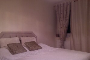 1 bedroom, iron/ironing board, WiFi, bed sheets - Bright & Cosy spacious studio Flat In The Heart Of Hampstead Village London (London)