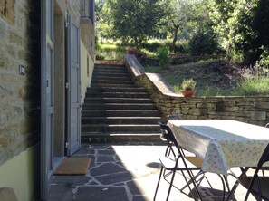 تناول الطعام بالخارج