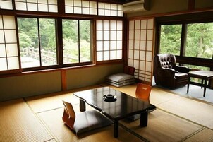 Desk, laptop workspace, free WiFi