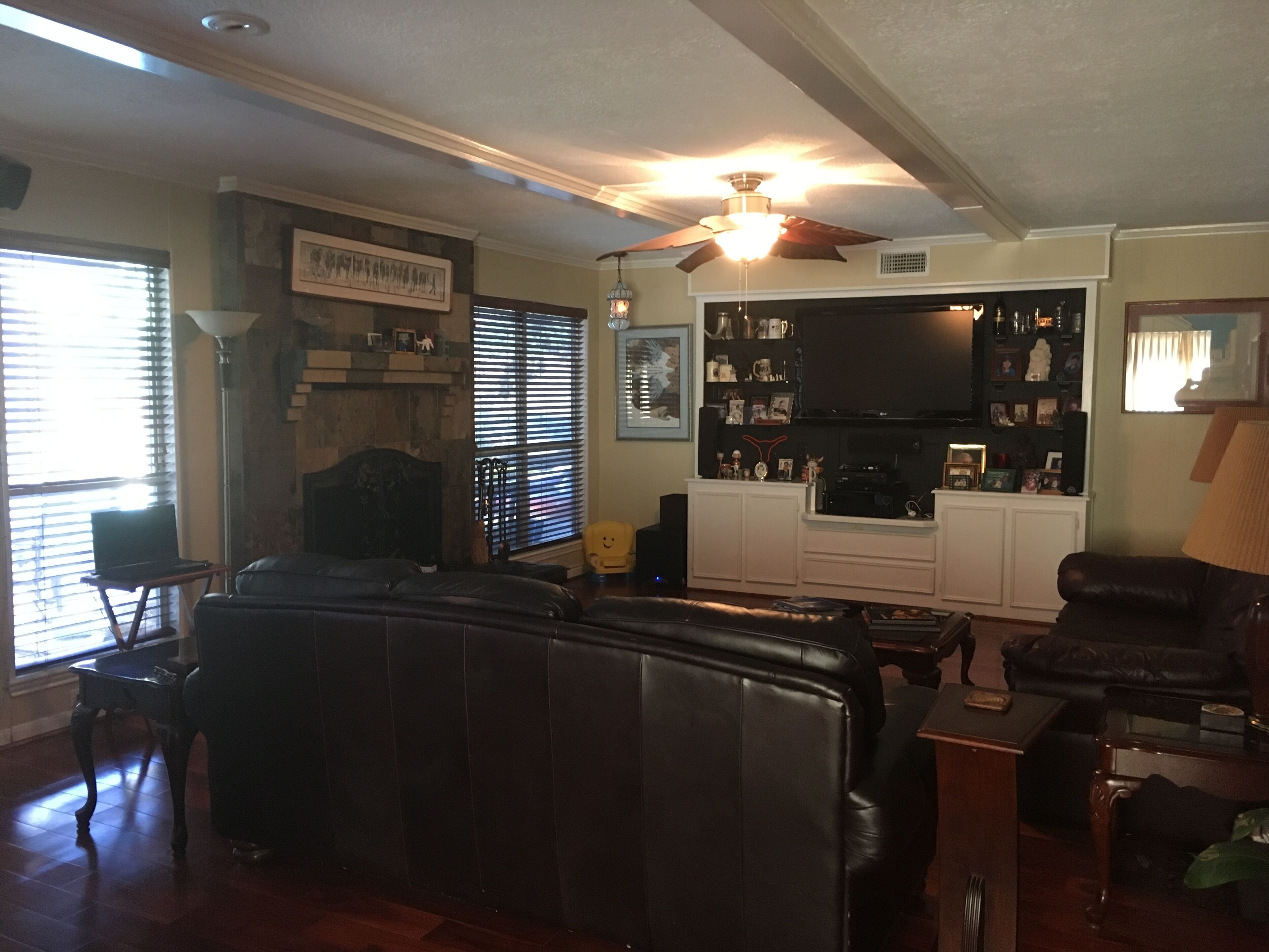 Spacious West Side home! 3bd (2 king 1 queen) 2.5bath w/ pool & hot tub 