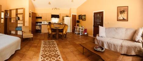 Een bureau, gratis wifi, beddengoed, rolstoeltoegankelijk