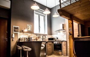 Fridge, microwave, stovetop, dishwasher