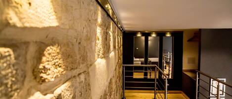 المنشأة من الداخل