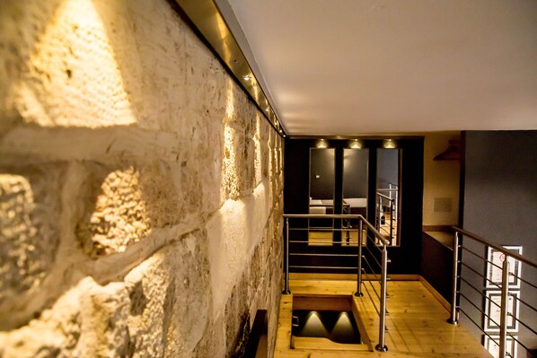 المنشأة من الداخل