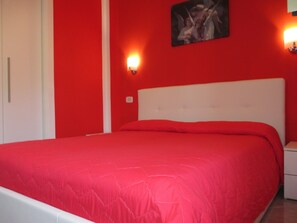 1 室のベッドルーム、セーフティボックス (室内)、アイロン / アイロン台、WiFi