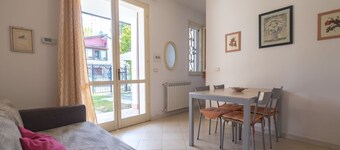 Bright house on ground floor, air conditioning 200 meters from the beach