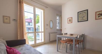 Helles Reihenhaus in Lido degli Scacchi, nur 200 Meter vom Strand mit Klimaanlage