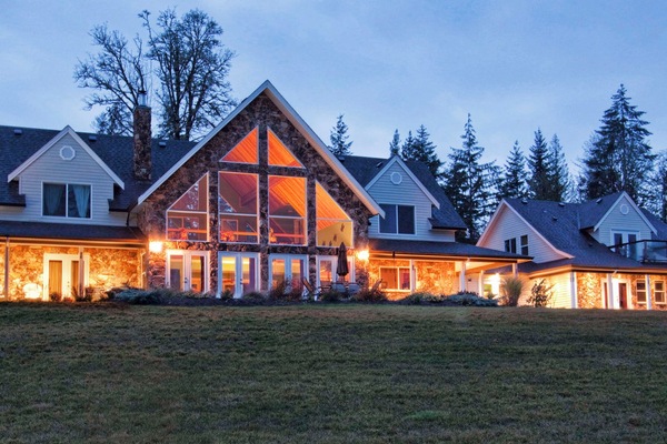 Two Eagles Lodge B&B and Vacation Rental (top right balcony is the vaca rental)