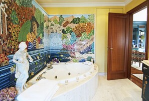 Secador de pelo y toallas