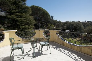 Outdoor dining - Boutique Hotel Edelweiss La Garriga (La Garriga)