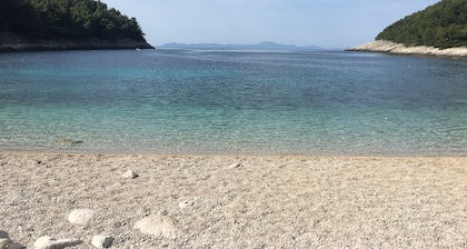 Ylin huoneisto 2, eteläinen sijainti, aivan meren rannalla, venelaituri, pyörä osuma!