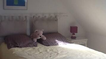 5 slaapkamers, een strijkplank/strijkijzer, reisbedje, gratis wifi