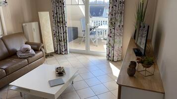 Smart TV, libros y estéreo