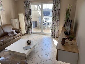 Smart TV, libros y estéreo