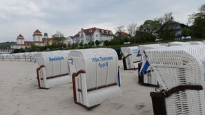Beach - COMPLETELY RENOVATED! NO PRICE INCREASE FOR 2026+2027 !!! BEACH CHAIR INCLUDED! (Binz)