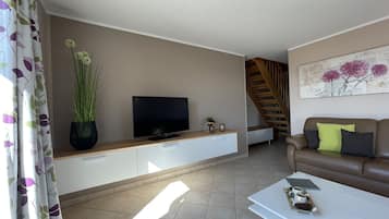 Smart TV, libros y estéreo